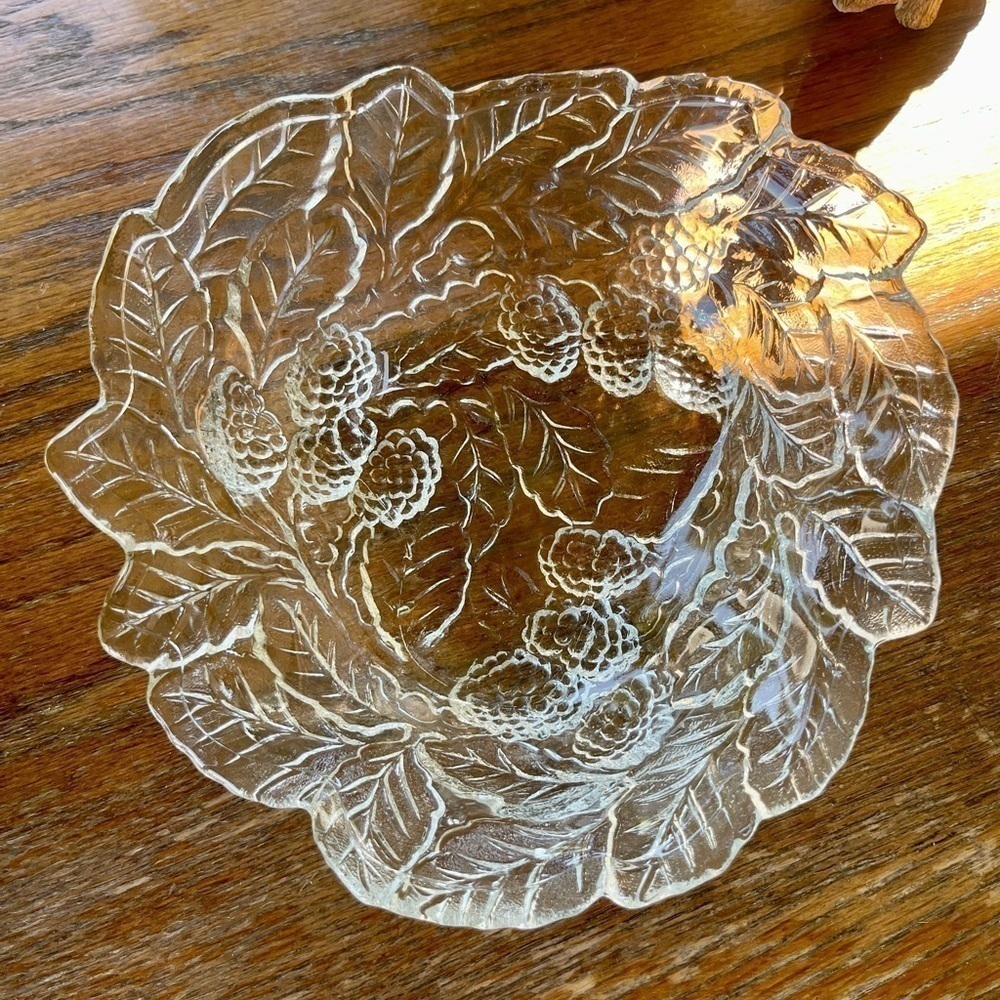 INDIANA GLASS, 7” LOGANBERRY DISH WITH FRUIT & LEAF PATTERN. CLEAR, TEXTURED.